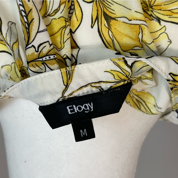 3/$20 Floral Blouse - Picture 5 of 5